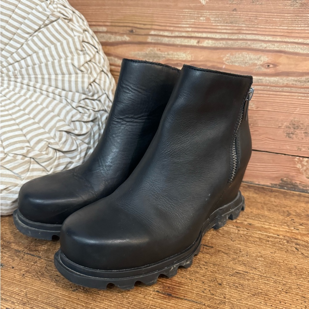 Sorel Joan of Arc Wedge Bootie size 8